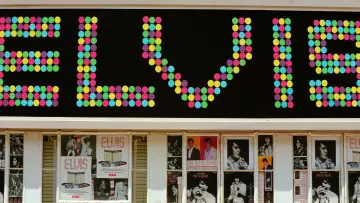 Backdrop to the movie "EPiC: Elvis Presley in Concert" #910111