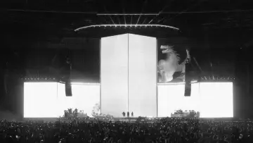 Backdrop to the movie "SuperTurnê: The First and Last Night" #922354