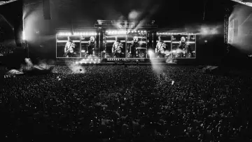 Backdrop to the movie "Oasis: Don