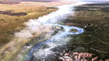 Backdrop to the movie "Ghost Elephants" #910999