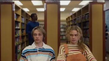 Backdrop to the movie "Almost Popular" #790807