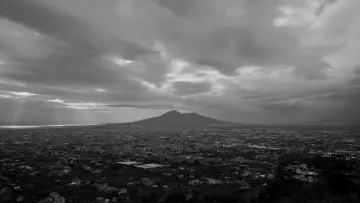 Backdrop to the movie "Pompei: Below the Clouds" #540890