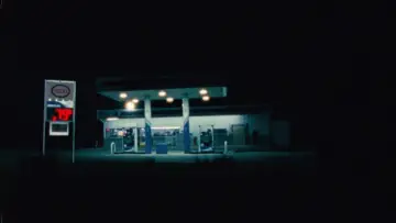 Backdrop to the movie "Night Shift" #697590