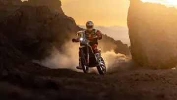 Backdrop to the movie "Dakar: Race Against the Desert" #1528036