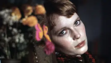 Backdrop to the movie "Mia Farrow: Shadows and Light" #879390