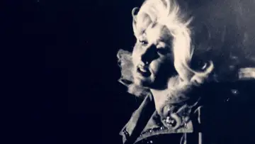 Backdrop to the movie "Dolly Parton : L