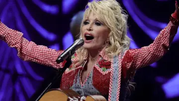 Backdrop to the movie "Dolly Parton : L