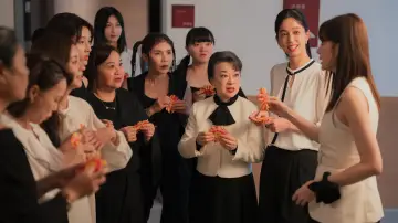 Backdrop to the movie "Sunshine Women
