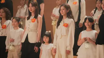 Backdrop to the movie "Sunshine Women