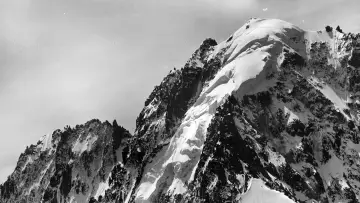 Backdrop to the movie "The Castaways Of Mont Blanc" #1629345