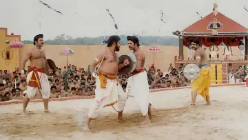 Oru Vadakkan Veeragatha poster