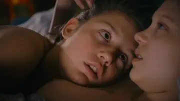 Backdrop to the movie "Blue Is the Warmest Color" #240757