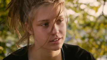 Backdrop to the movie "Blue Is the Warmest Color" #240760