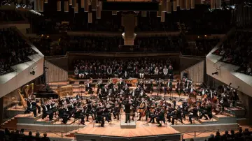 Backdrop to the movie "Berliner Philharmoniker: New Year’s Eve Concert 2025" #548734