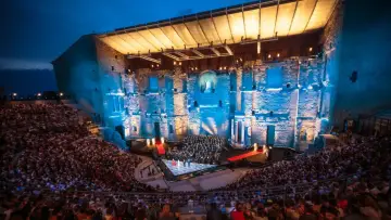 Backdrop to the movie "Musiques en fête des Chorégies d’Orange" #939632