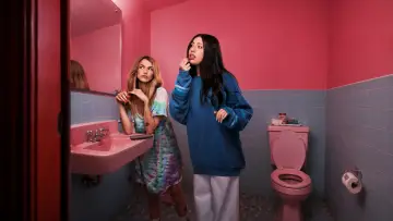 Backdrop to the movie "Roommates" #926289