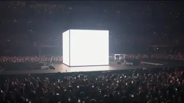 Backdrop to the movie "Billie Eilish - Hit Me Hard and Soft: The Tour (Live in 3D)" #816336