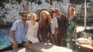 Backdrop to the movie "The Perfect Holiday" #1523073