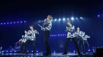 Backdrop to the movie "BTS 2017 Live Trilogy EPISODE III THE WINGS TOUR THE FINAL Remastered" #869945
