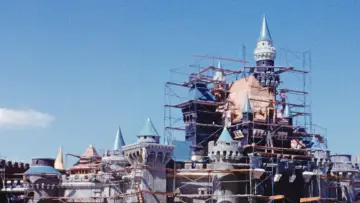 Backdrop to the movie "Disneyland Handcrafted" #531302