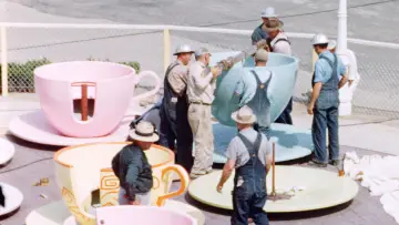 Backdrop to the movie "Disneyland Handcrafted" #531339