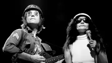 Backdrop to the movie "Power to the People: John & Yoko Live in NYC" #797400