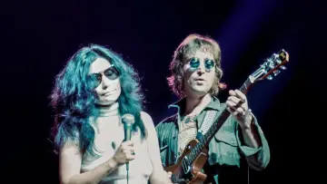 Backdrop to the movie "Power to the People: John & Yoko Live in NYC" #819296