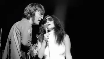 Backdrop to the movie "Power to the People: John & Yoko Live in NYC" #819299