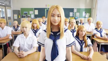 Backdrop to the movie "Blonde" #784355