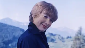 Shirley MacLaine, comme un torrent poster