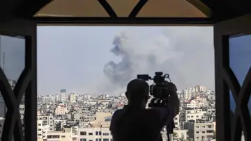 Backdrop to the movie "Inside Gaza" #1190712