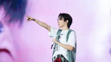 Backdrop to the movie "j-hope Tour 