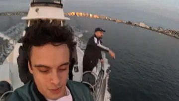 Backdrop to the movie "A Scream Boat" #1579500