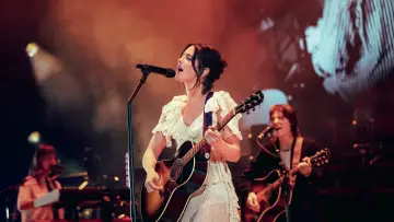 Backdrop to the movie "Apple Music Live: Gracie Abrams" #923889