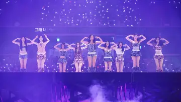 Backdrop to the movie "TWICE WORLD TOUR [THIS IS FOR] in Incheon" #1568713