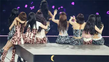 Backdrop to the movie "TWICE WORLD TOUR [THIS IS FOR] in Incheon" #1568715