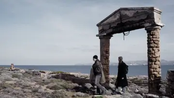 Backdrop to the movie "Winter Sea" #857645