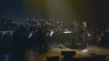 Backdrop to the movie "Marc Lavoine, le concert pop-symphonique à la Seine Musicale" #1527321