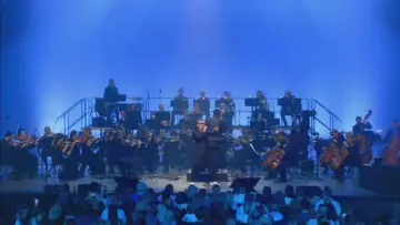 Backdrop to the movie "Marc Lavoine, le concert pop-symphonique à la Seine Musicale" #1527324