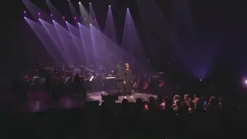 Backdrop to the movie "Marc Lavoine, le concert pop-symphonique à la Seine Musicale" #1527325