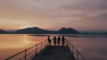Backdrop to the movie "Mantra Muugdha" #1142951