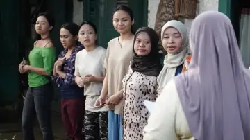 Backdrop to the movie "Maids to Order" #1649394