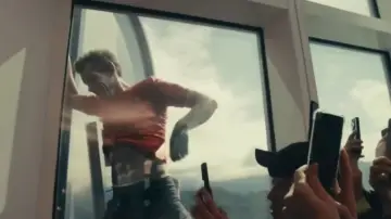Backdrop to the movie "Skyscraper Live" #518944