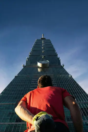 Poster to the movie "Skyscraper Live" #518963