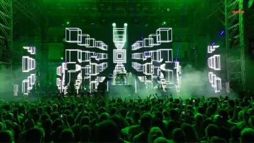 Backdrop to the movie "Jean-Michel Jarre Live in Sevilla" #932276