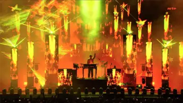 Backdrop to the movie "Jean-Michel Jarre Live in Sevilla" #932286