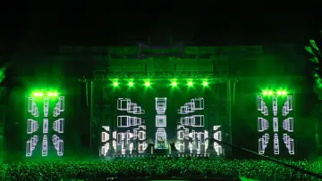 Backdrop to the movie "Jean-Michel Jarre Live in Sevilla" #932289