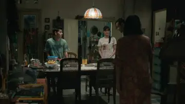 Backdrop to the movie "Ayah, Ini Arahnya Ke Mana, Ya?" #796691