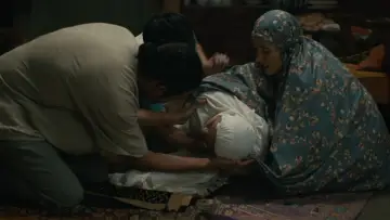 Backdrop to the movie "Ayah, Ini Arahnya Ke Mana, Ya?" #796699