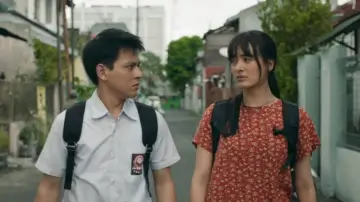 Backdrop to the movie "Ayah, Ini Arahnya Ke Mana, Ya?" #796711